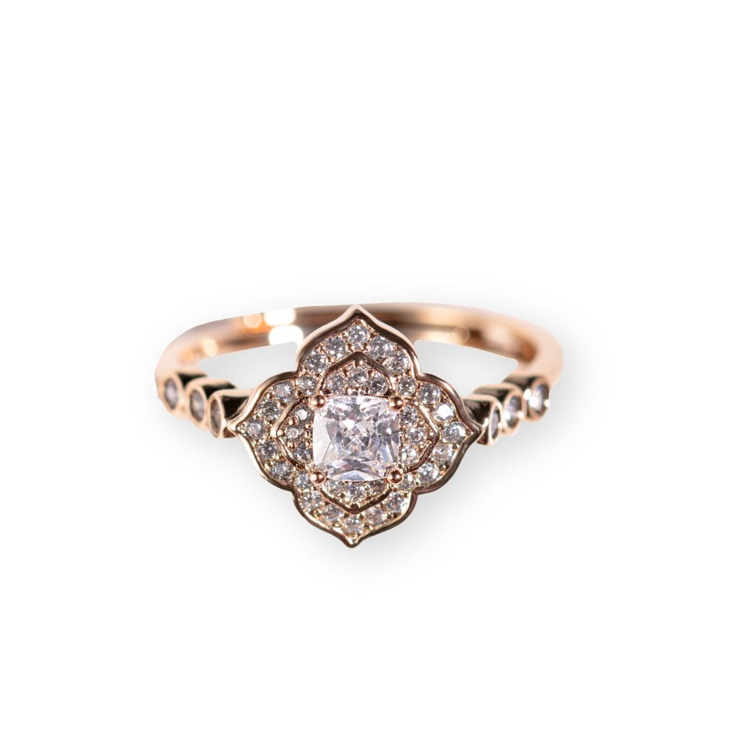 Ring with crystal leaves