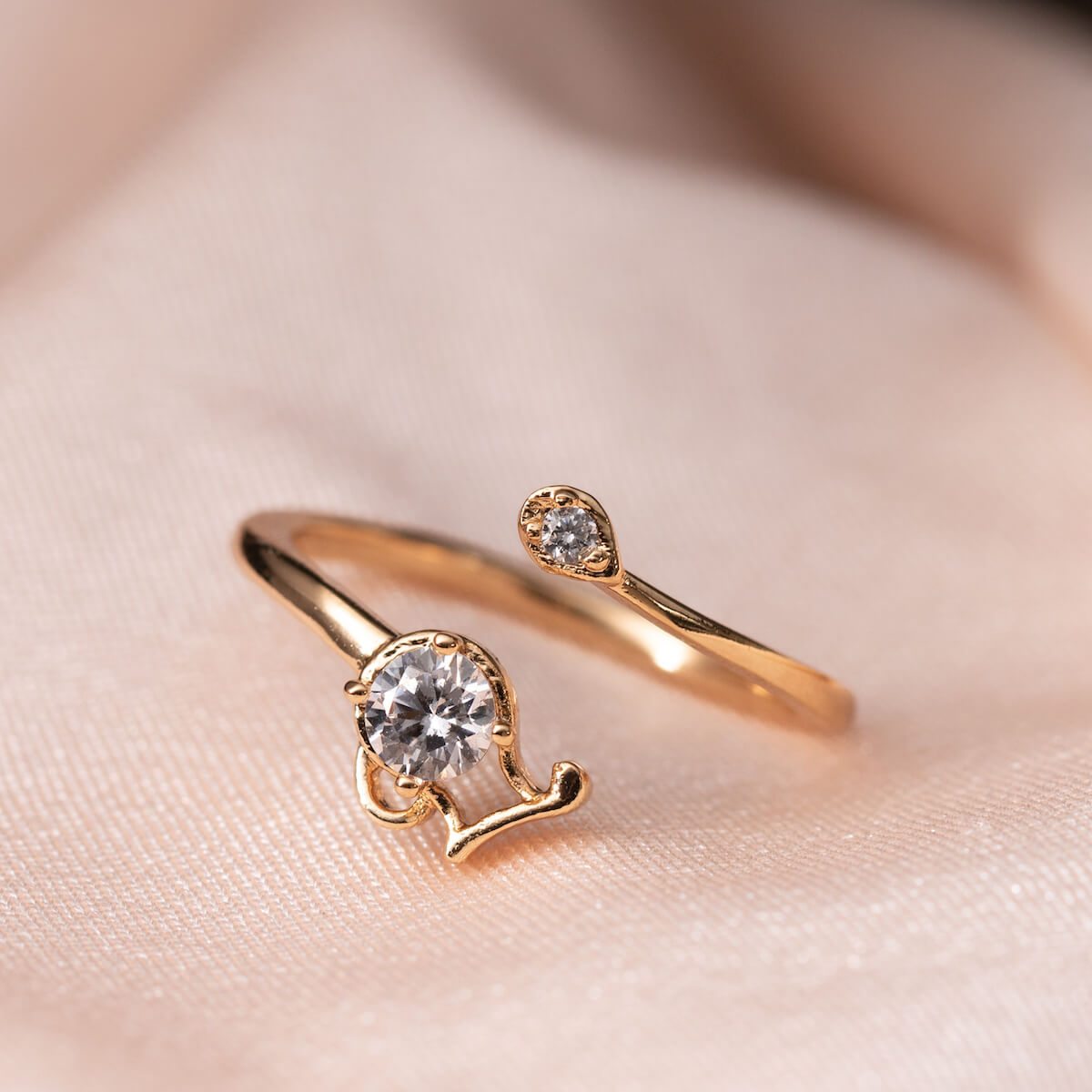 Ring with a round crystal
