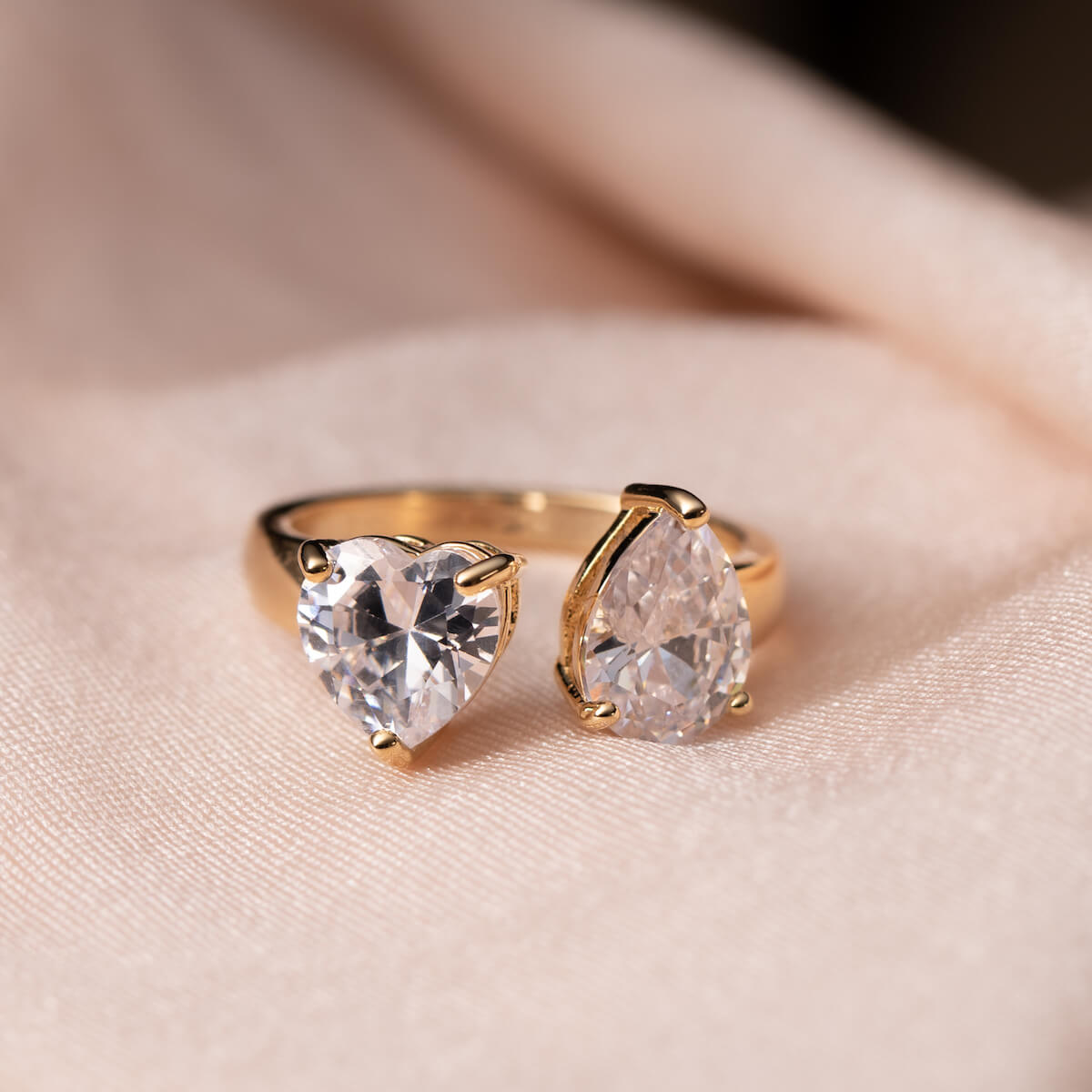 Ring with a round crystal