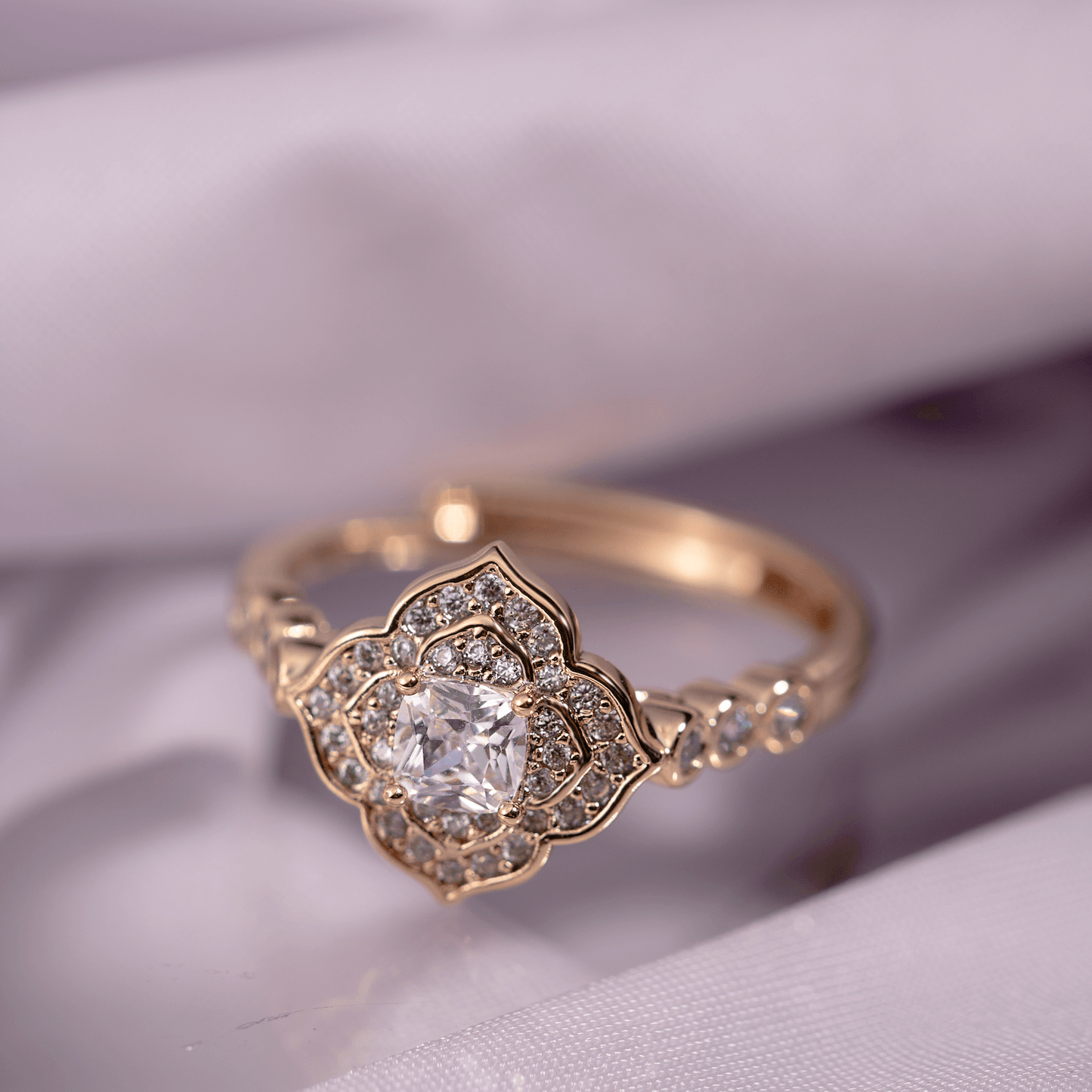 Ring with crystal leaves