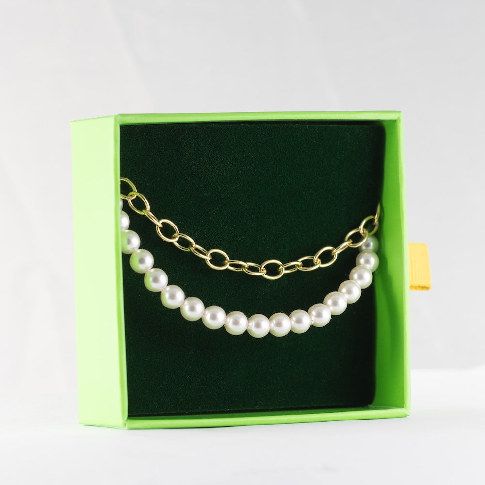 Klasiska rokas ķēdīte ar pērlēm un kristāliem, ideja dāvanai