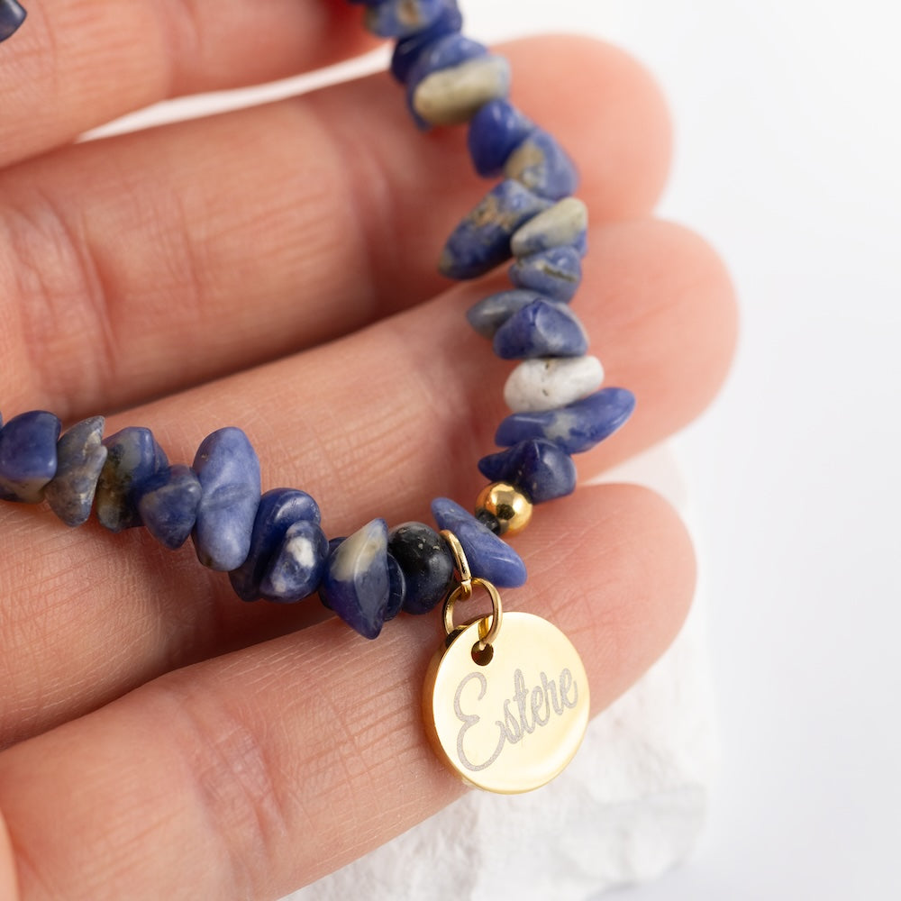 Dabīgo akmeņu rokassprādze ar personalizētu medaljonu, lava