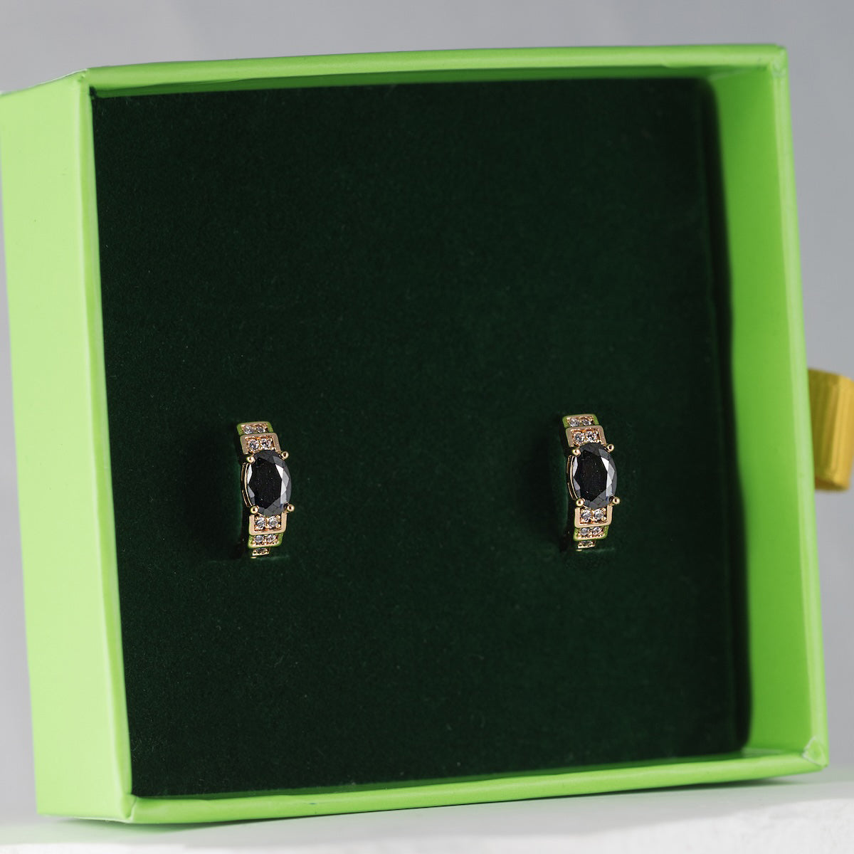 Antialerģiski, ūdensizturīgi auskari ikdienas valkāšanai.