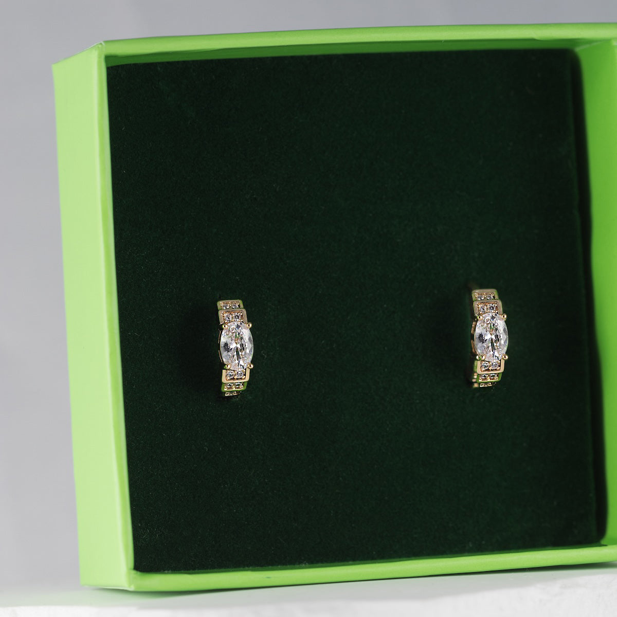 Antialerģiski, ūdensizturīgi auskari ikdienas valkāšanai.