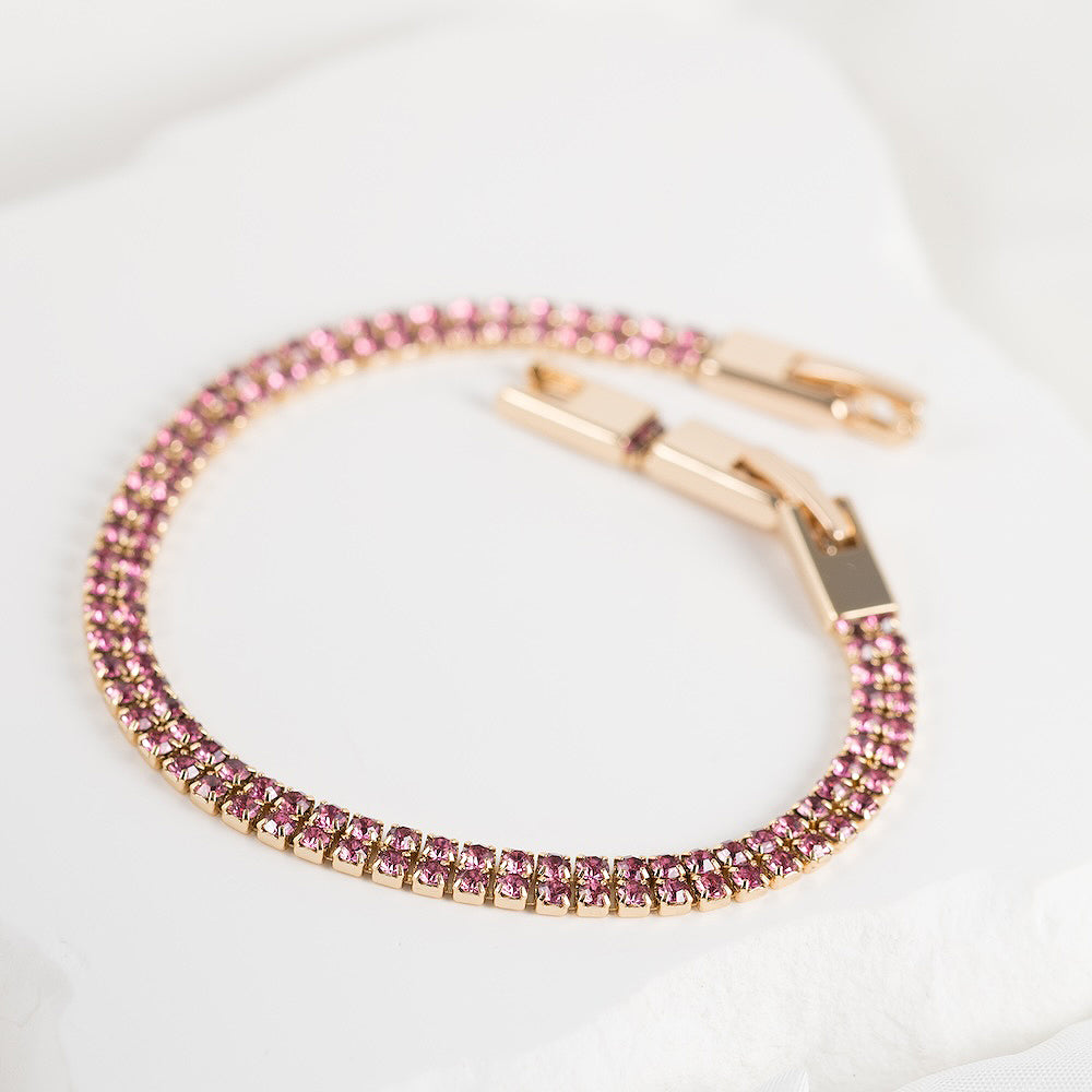 Antialerģiska, ūdensizturīga rokassprādze ikdienas valkāšanai.