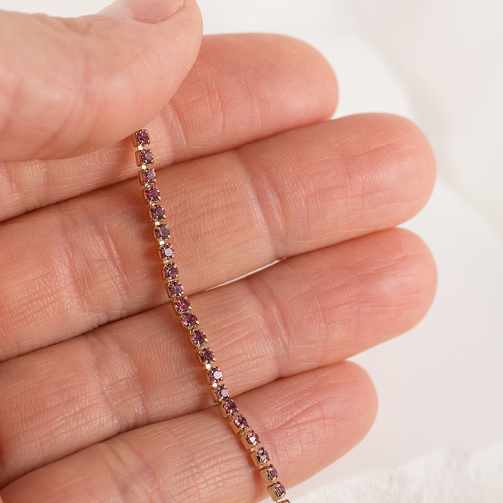 Minimālistiska rokassprādze ar antialerģiskām īpašībām, piemērota arī mitrumam.