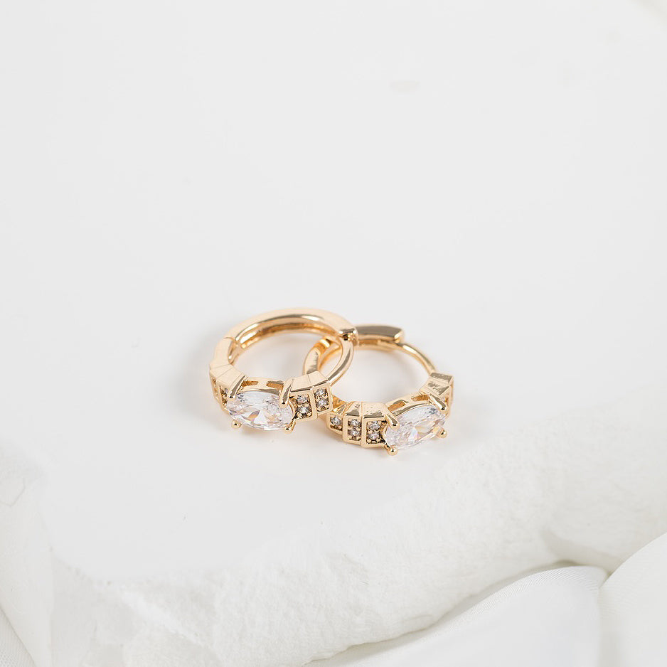 Minimālistiski auskari, kas ir antialerģiski un piemēroti lietošanai arī ūdenī