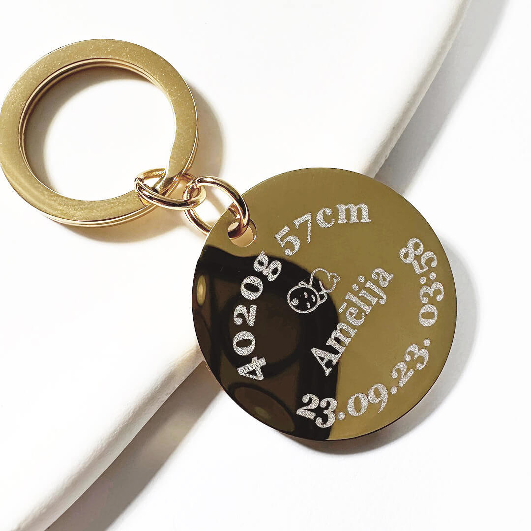 Atslēgu piekariņš ar personalizētu gravētu bērniņa medaljonu