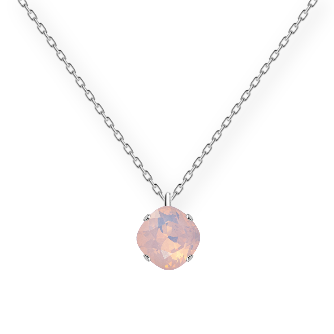 Klasiska sudraba kaklarota ar maigi rozā kvadrātveida kristālu