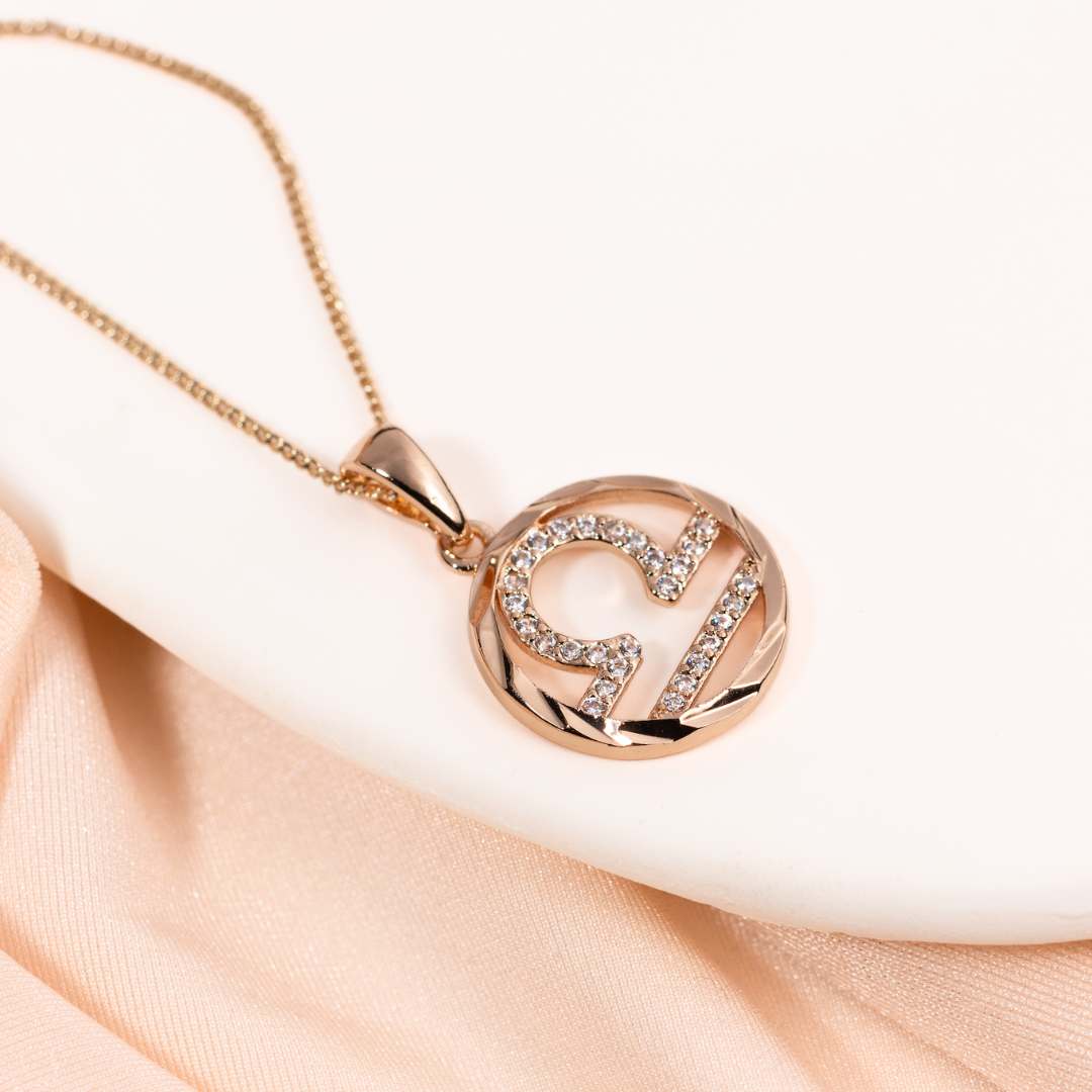 Rozā zelta horoskopa kaklarota ar svaru zodiaka zīmi