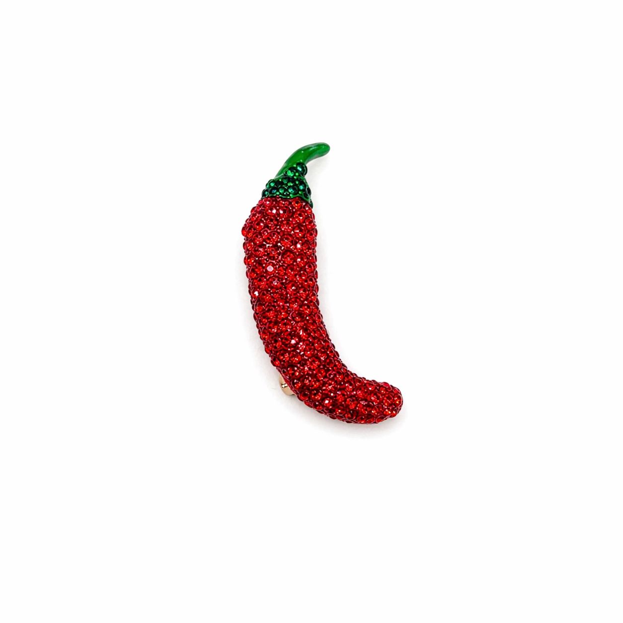 Ideāli piemērota piespraušanai pie jakas, kleitas vai somas.
