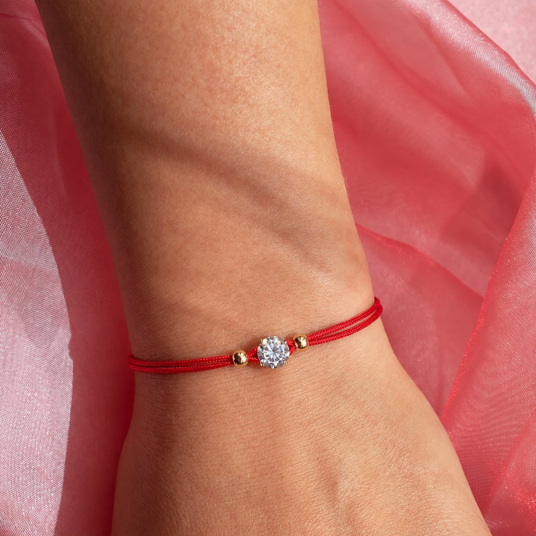 Red protective thread 'VIVITA'