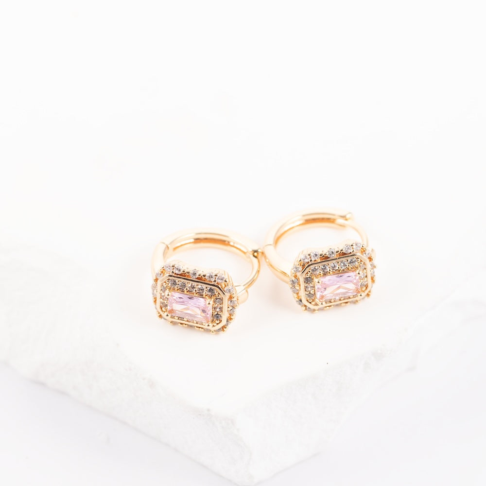 Klasiski auskari piemēroti ikdienas nēsāšanai.