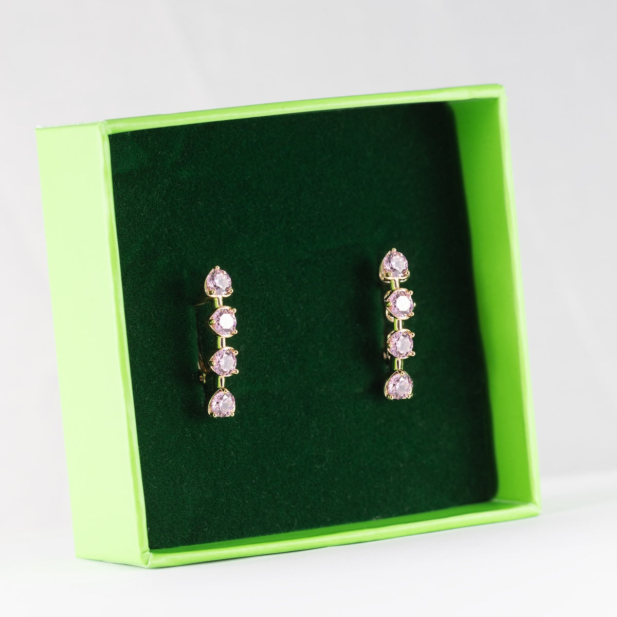 Antialerģisks auskari derēs arī jutīgām ausīm.