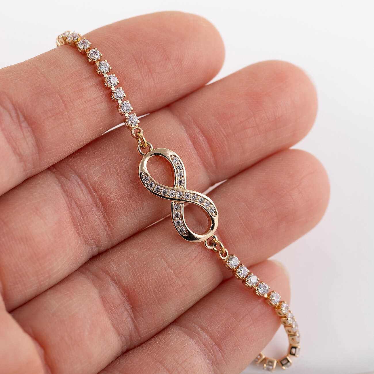 Rokassprādze ar bezgalības zīmi 'VERA'