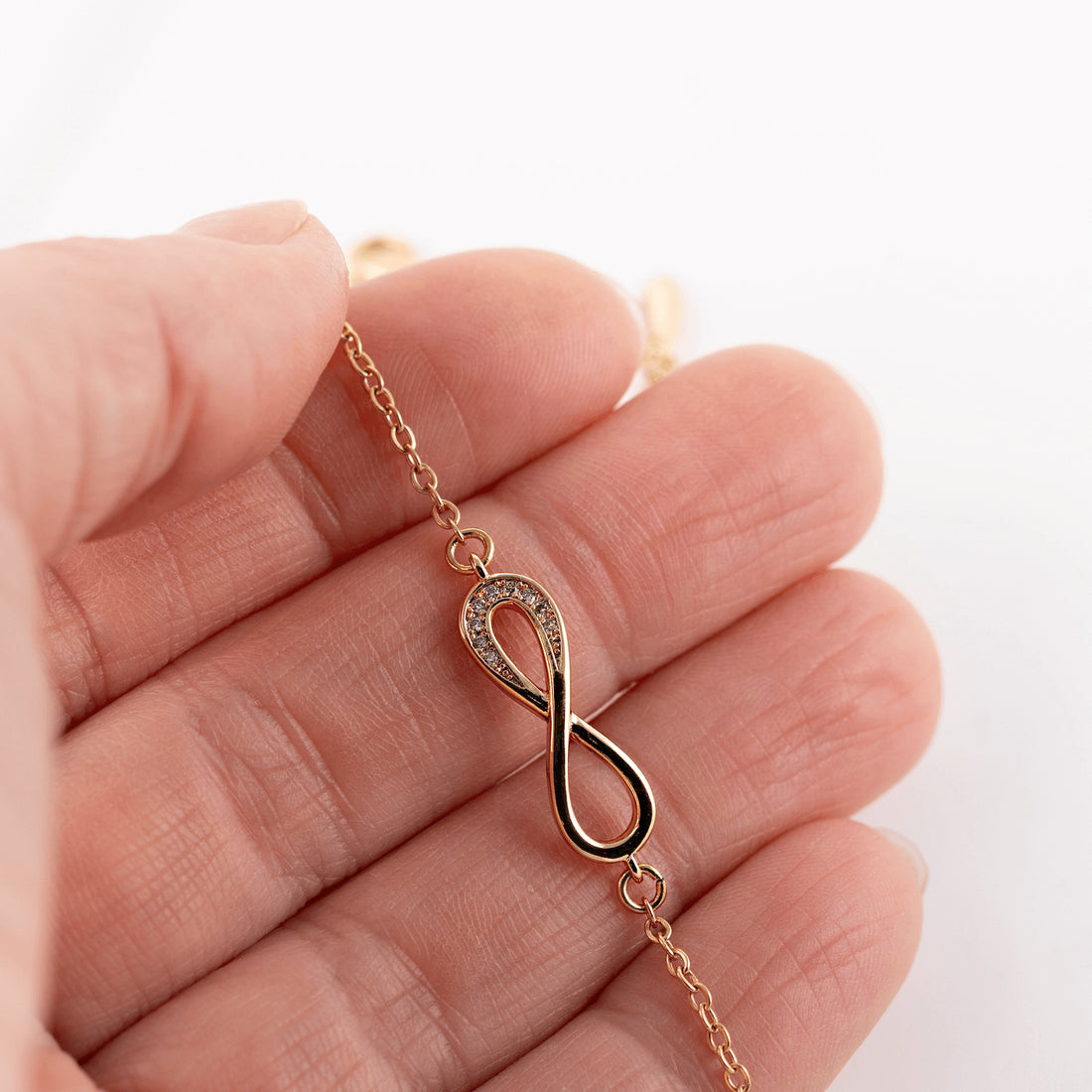 Rokas ķēdīte ar kristāliem 'KARINA'