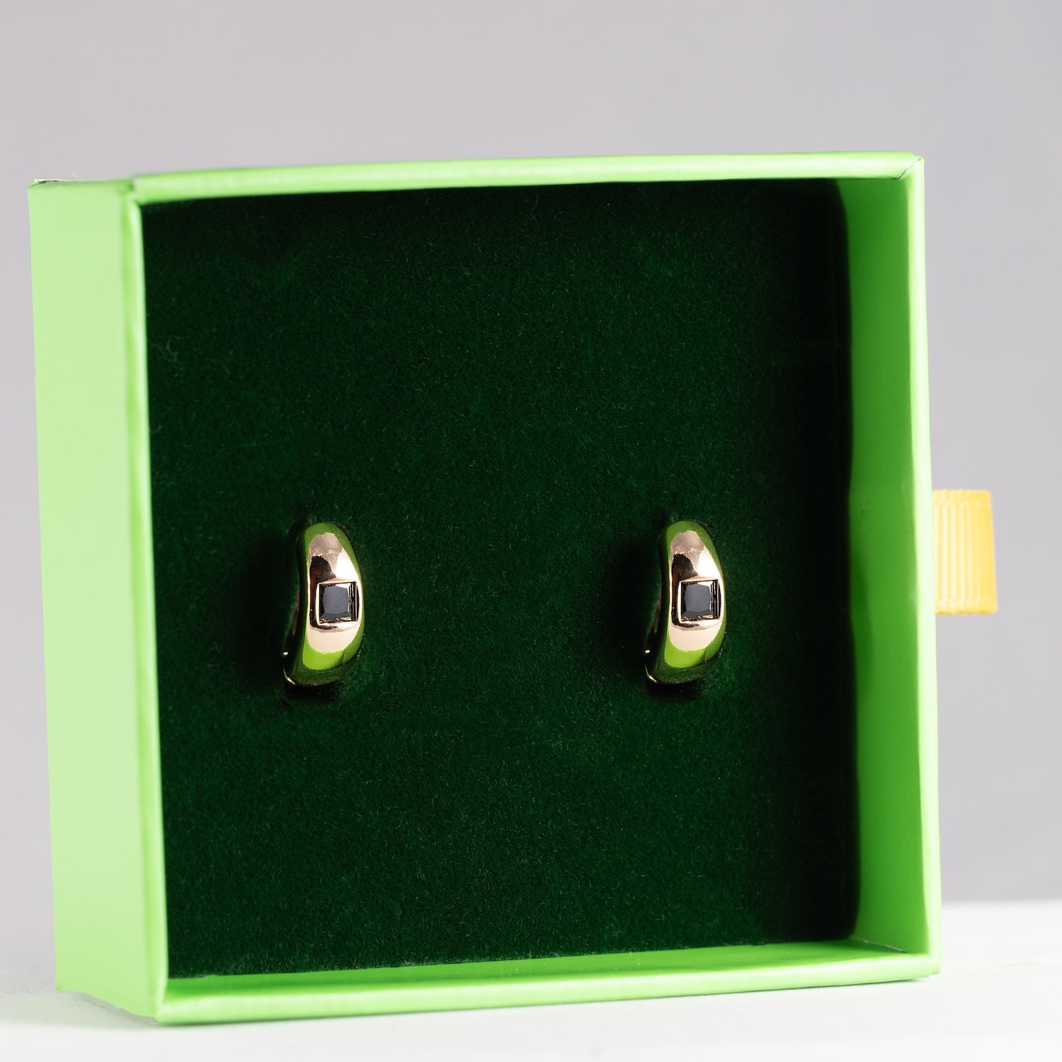 Antialerģiski auskari ar melniem kristāliem 'CHRIS'