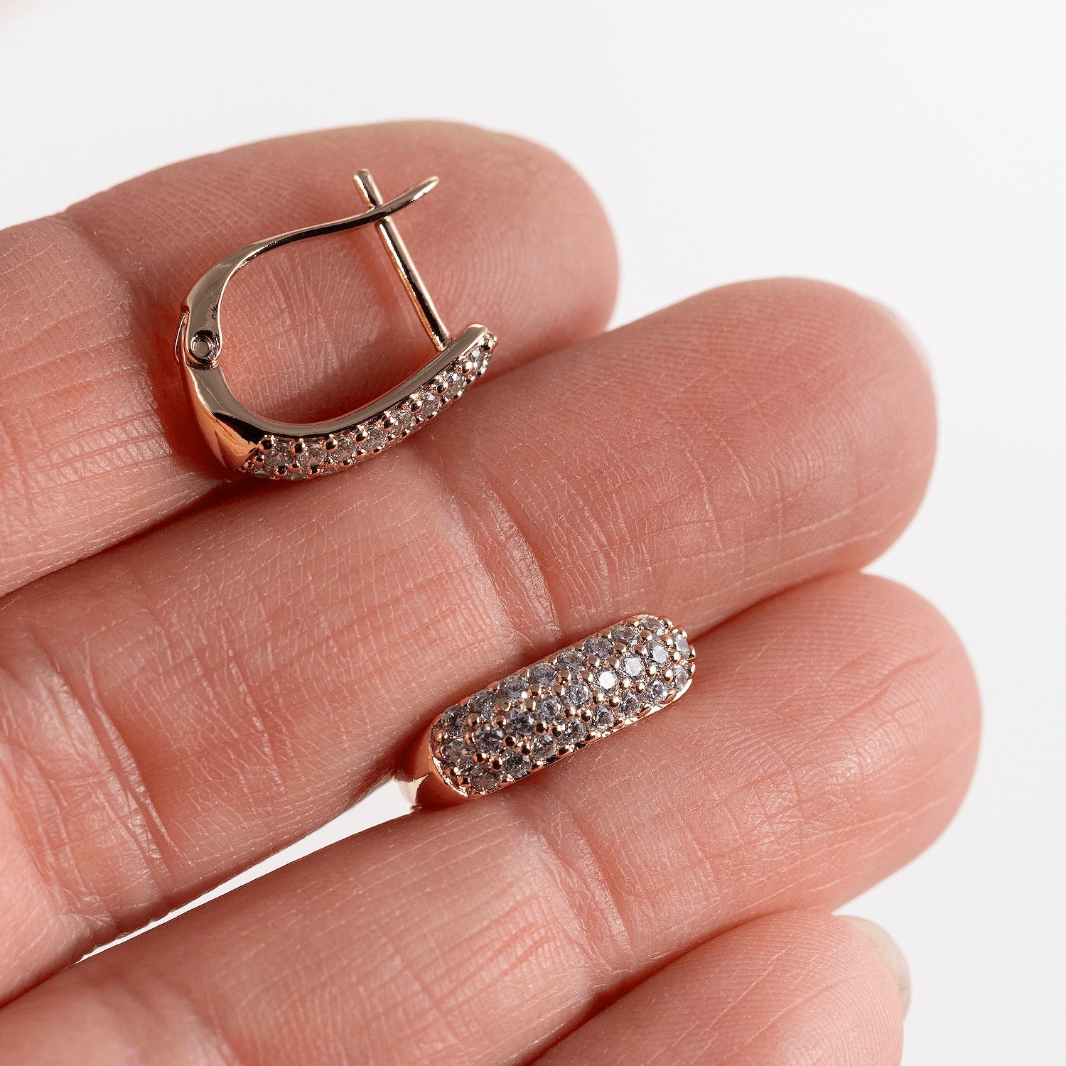 Antialerģiski auskari ar kristāliem 'LĪVA'