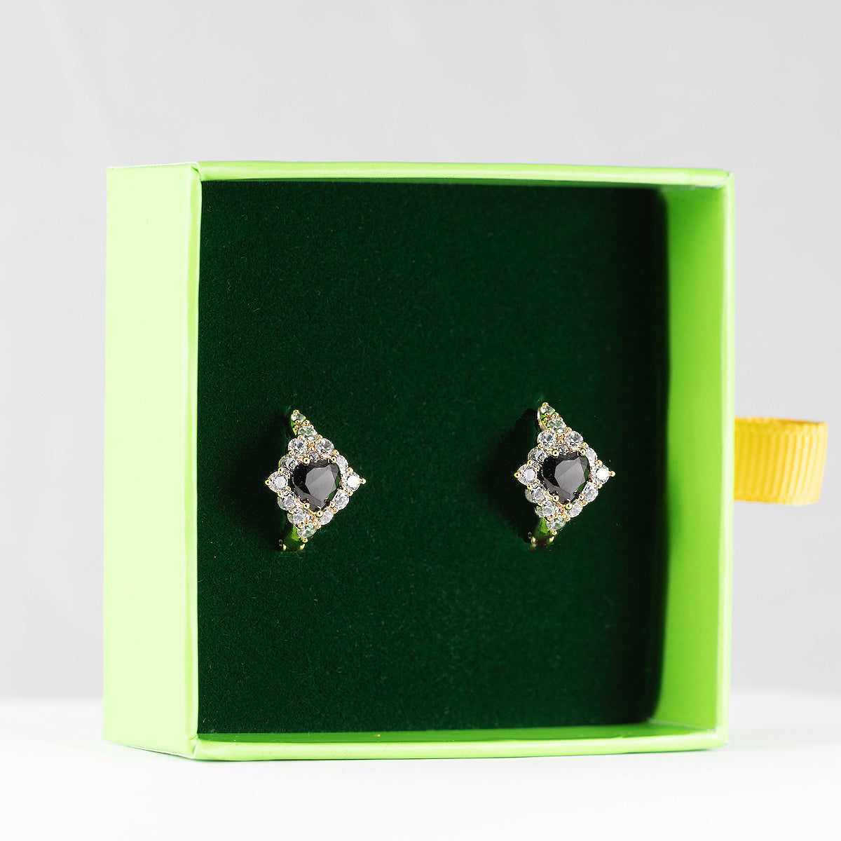 Antialerģiski auskari ar kristāliem 'NAOMI'