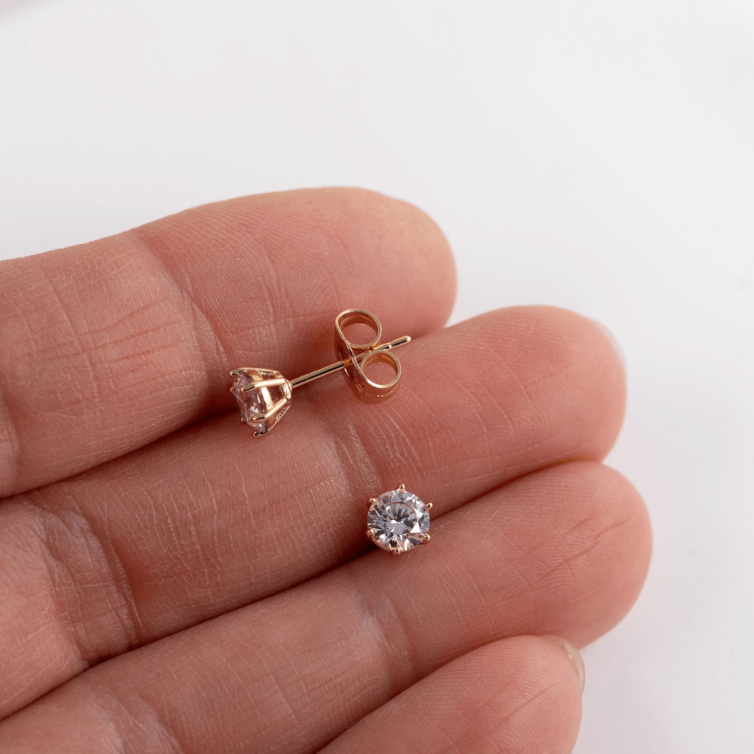 Antialerģiski nagliņu auskari 'TILA'