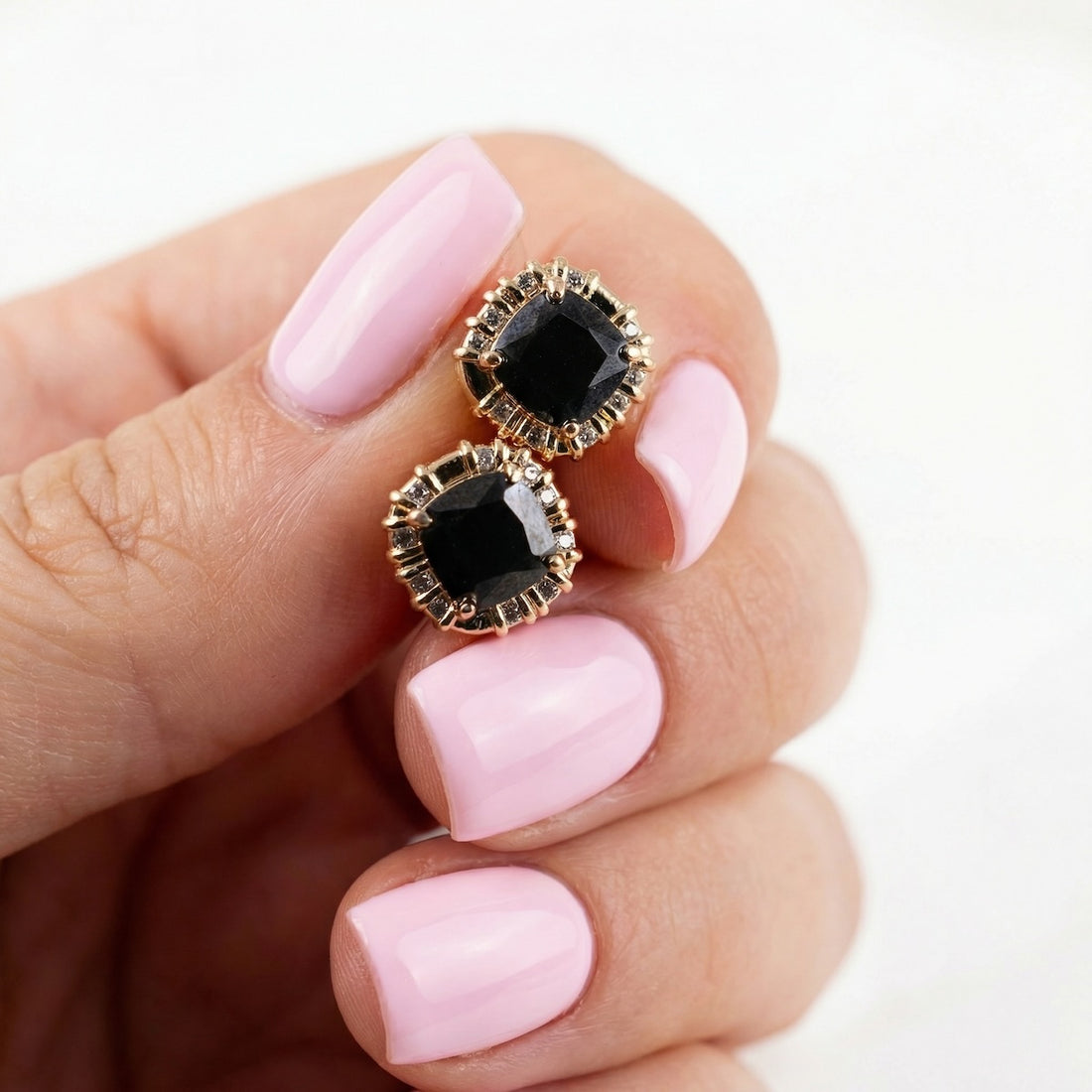 Antialerģiski nagliņauskari ar melniem kristāliem 'ZENDAYA'