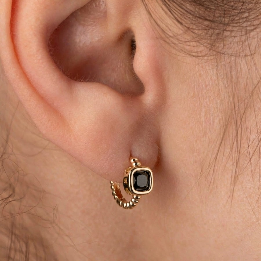 Klasiski auskari piemēroti ikdienas nēsāšanai.