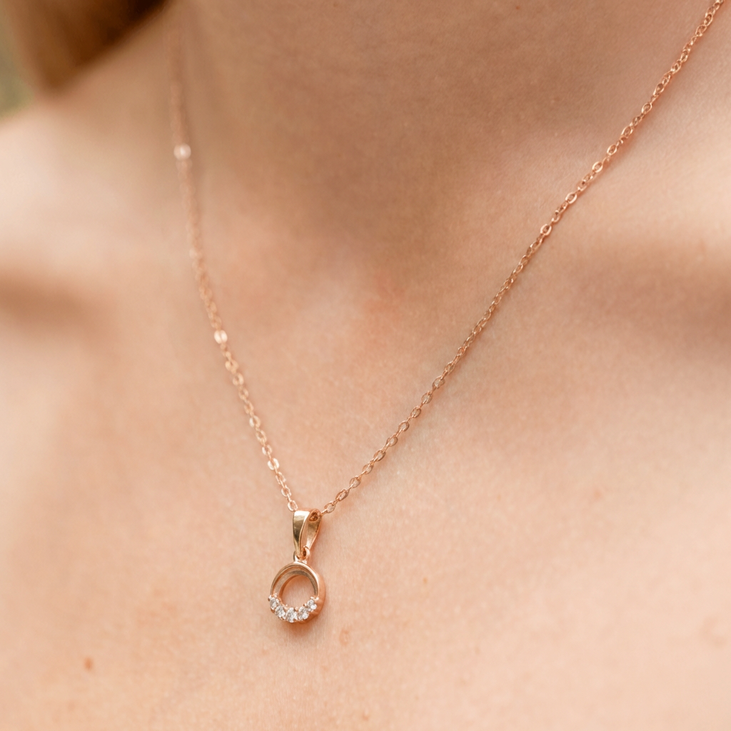 Kaklarota ar kristālu kulonu 'VAIRA'