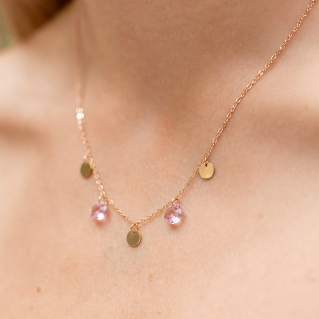 Antialerģiska kaklarota ar rozā kristāla piekariņiem 