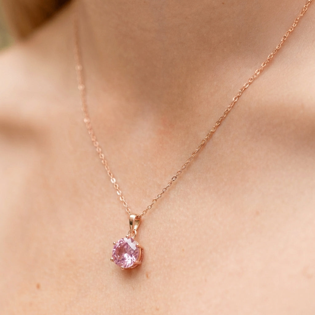 Kaklarota ar kristālu kulonu 'CHARITY'