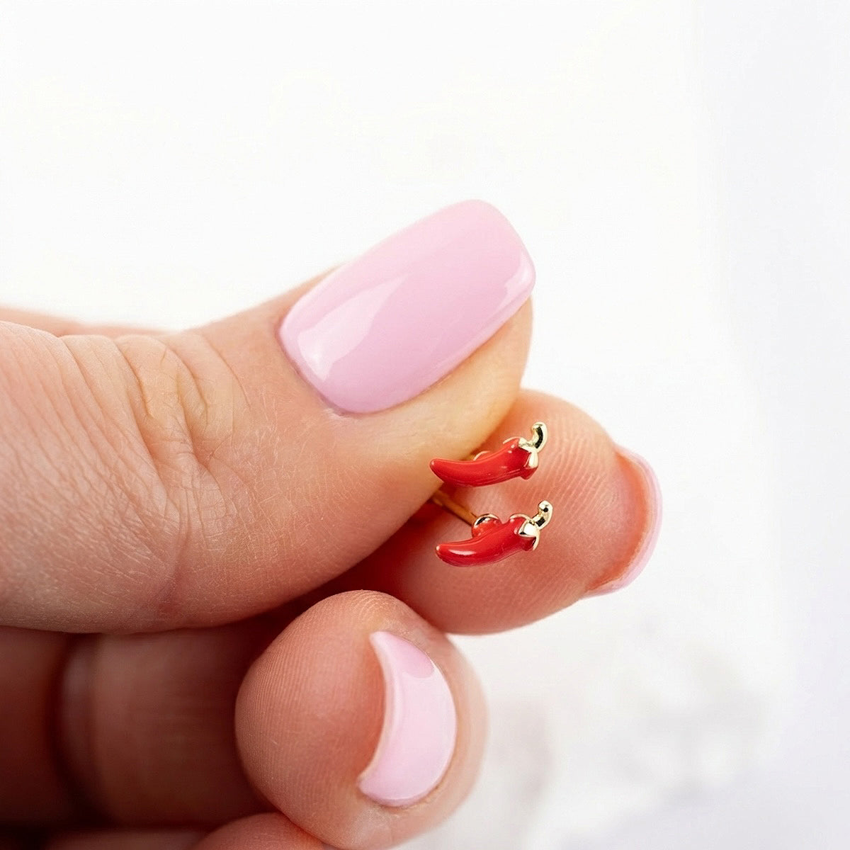 Antialerģiski un nesūbē, kā arī nesatur niķeli.