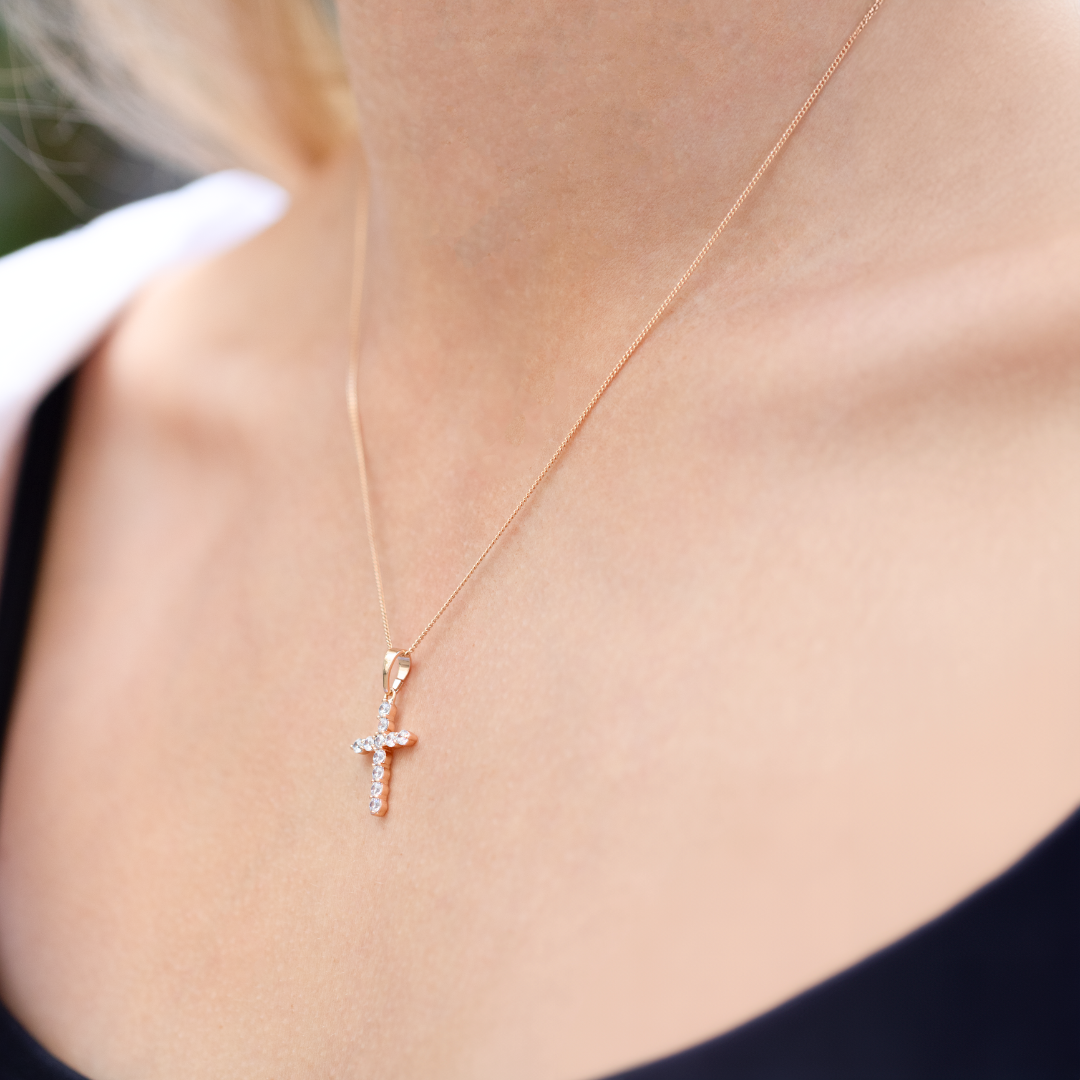 Rose Gold kakla ķēdīte ar kristālu krustiņu Astra