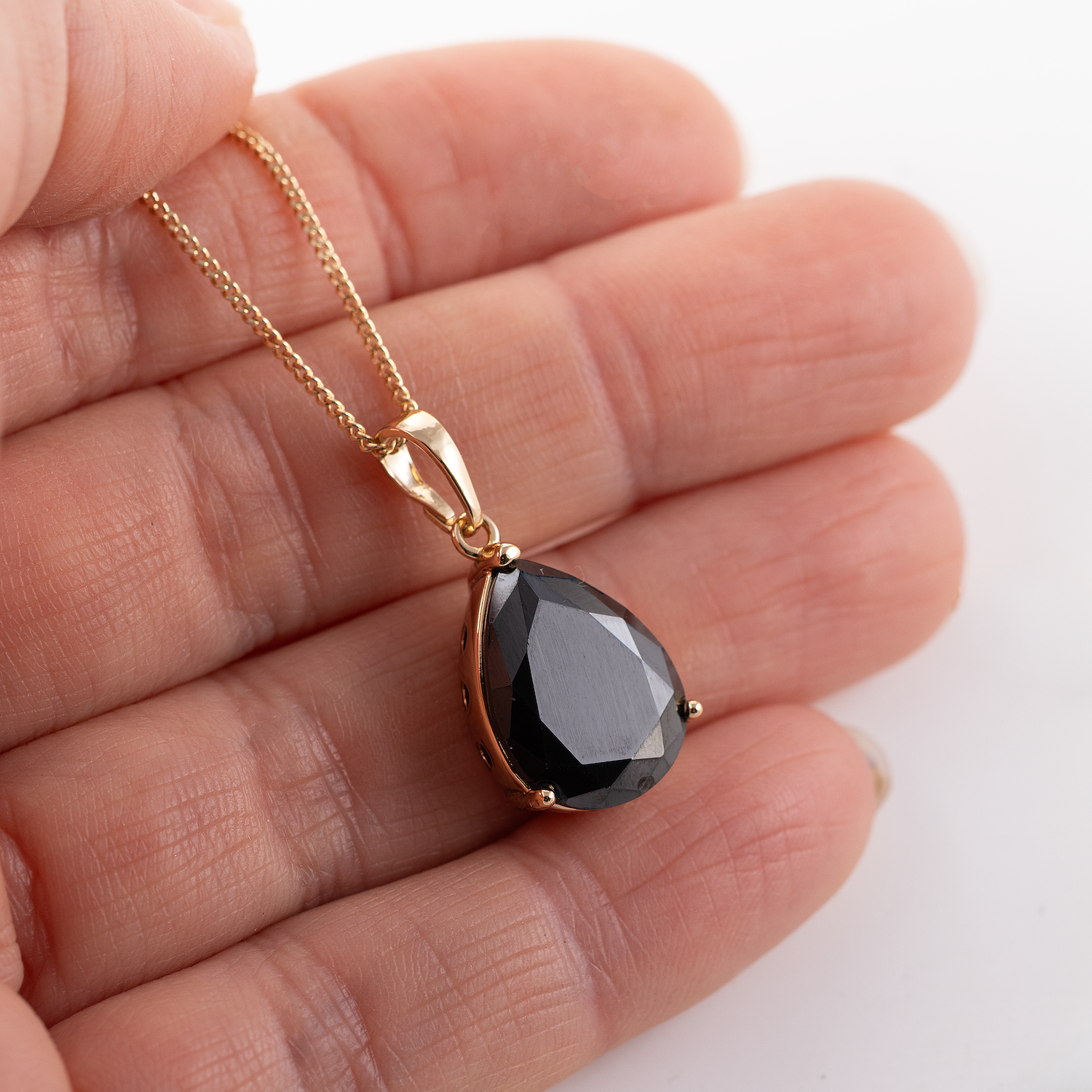 Antialerģiska kaklarota ar kristālu kulonu 'SCARLETT'