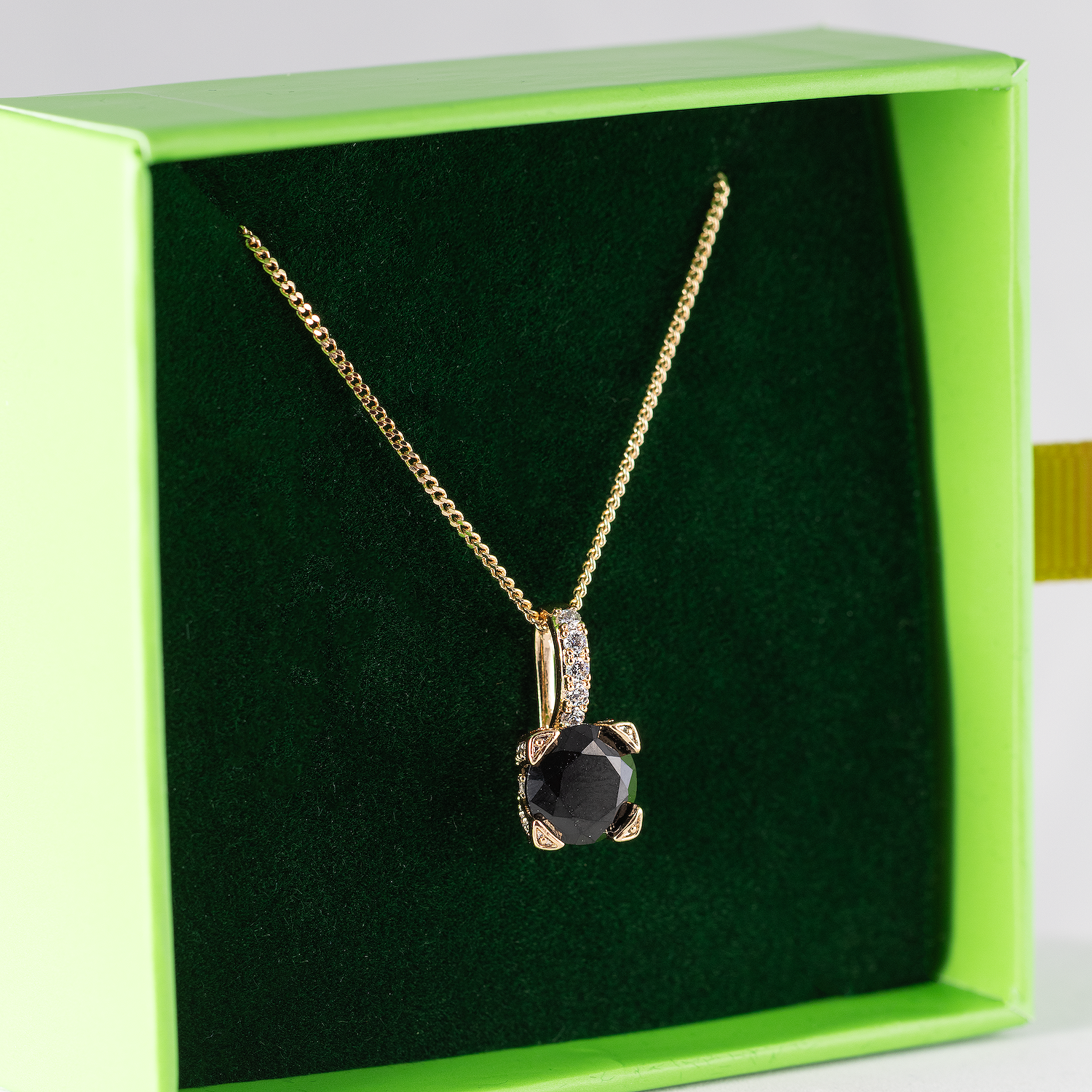 Antialerģiska kaklarota ar melnu kristālu 'RACHEL'