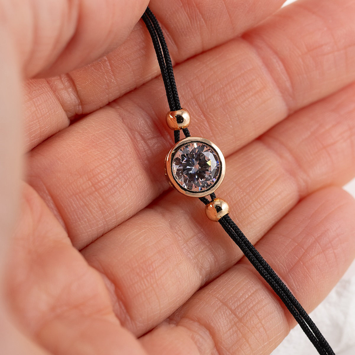 Antialerģisks melnais diedziņš 'JULIANNE'