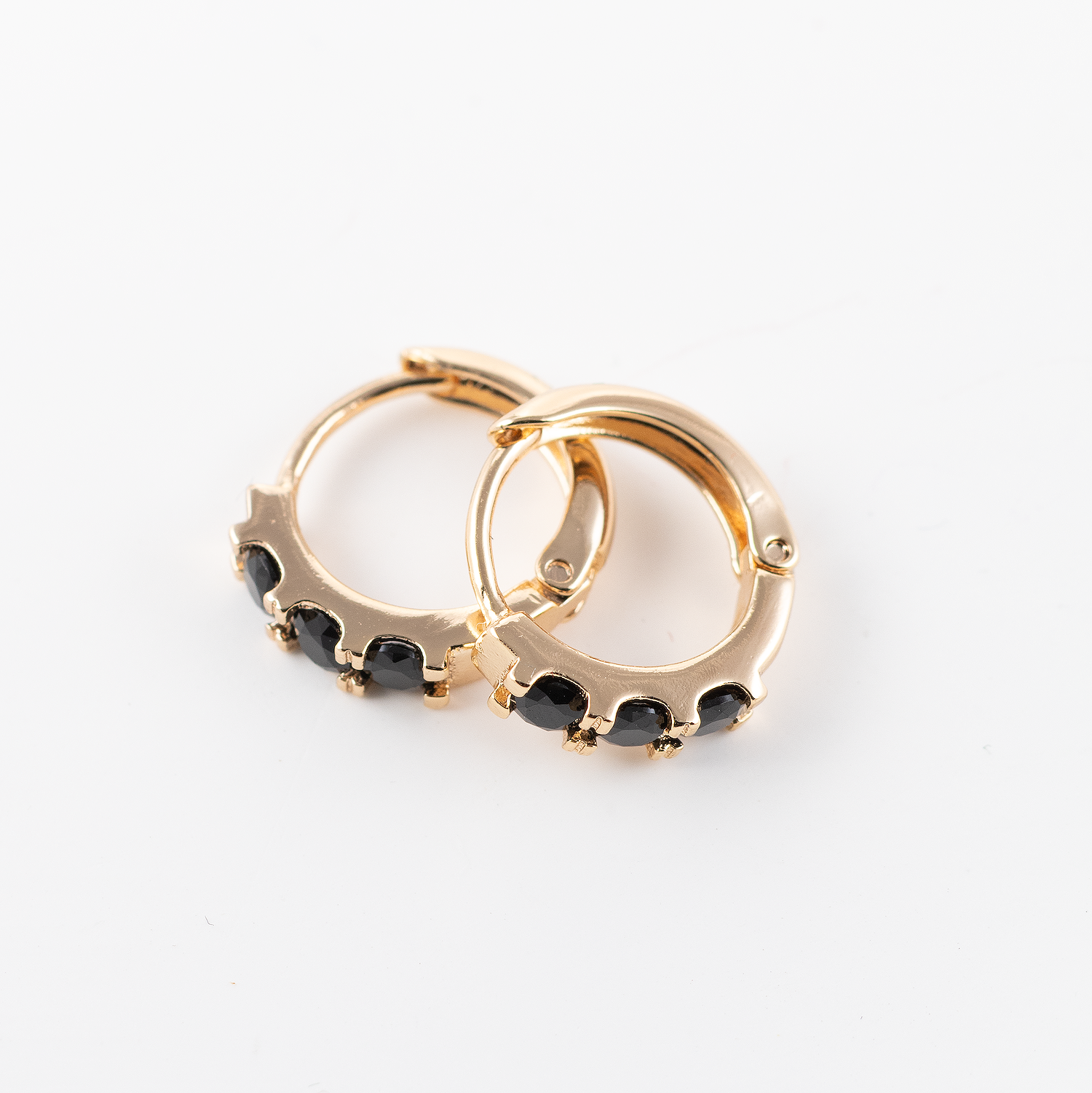 Antialerģiski auskari ar melniem kristāliem 'KEIRA'