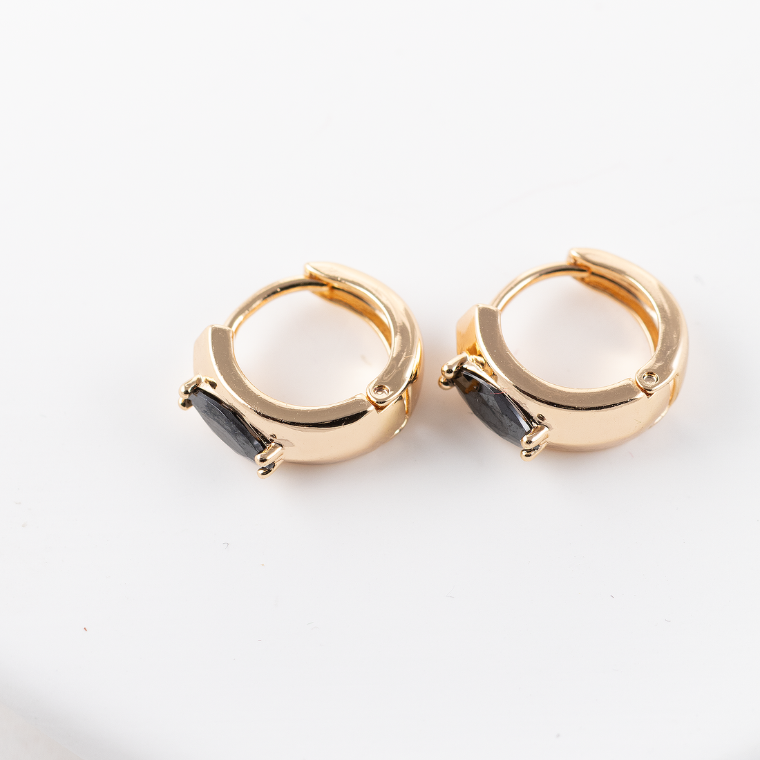 Antialerģiski Riņķīšu auskari ar melniem kristāliem 'ANYA'