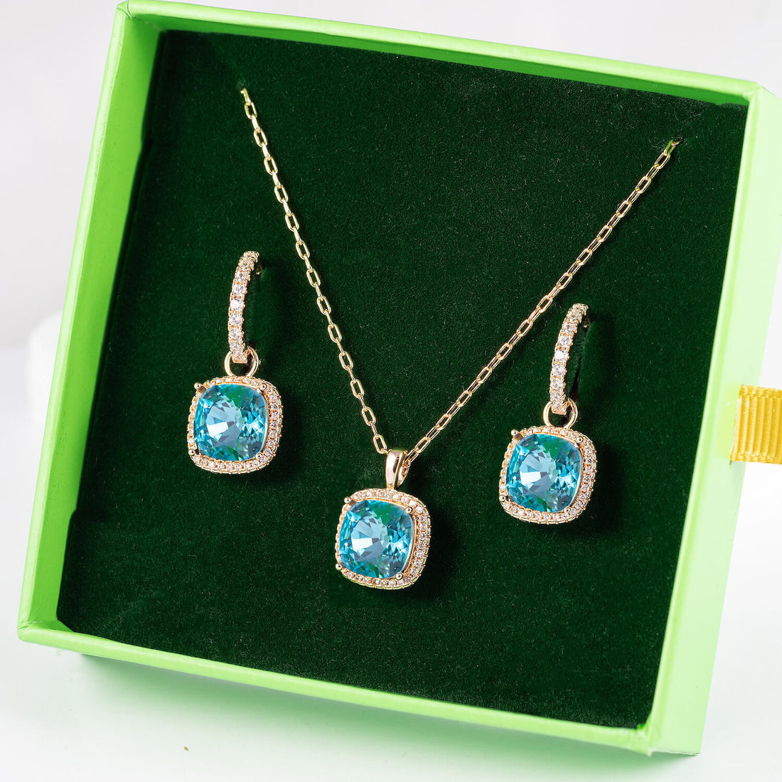 Tirkīza kristāla rotu komplekts 'ACĀLIJA'