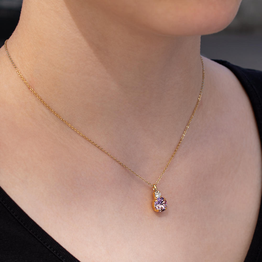 antialerģiska sudraba kaklarota smalkā ķēdītē ar gaiši rozā kristālu